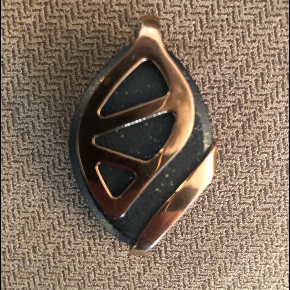 Bellabeat Leaf Fitness tracker